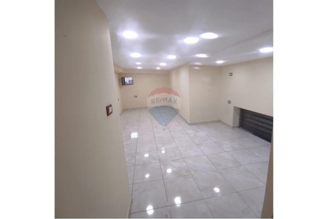 Tirane, jepet me qera ambjent biznesi Kati 1, 30 m² 450 € (Rruga e Durresit)