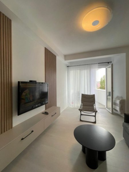 Tirane, jepet me qera apartament 2+1 , 96 m² (fusha e aviacionit)
