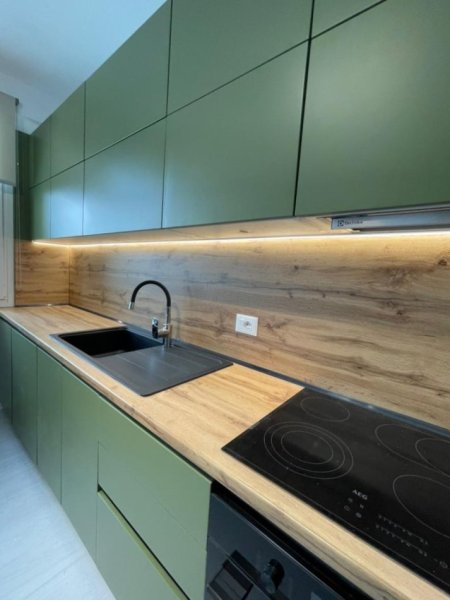 Tirane, jepet me qera apartament 2+1 , 96 m² (fusha e aviacionit)