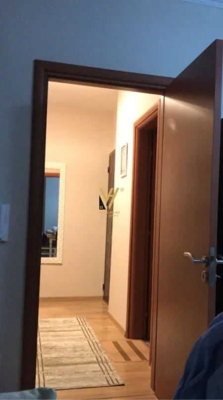 Tirane, jepet me qera apartament 1+1+Ballkon Kati 2, 67 m² 500 € (YZBERISHT)