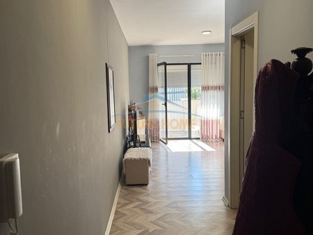 Qera, Apartament 2+1, Rruga 5 Maji, Tiranë. AREA59072