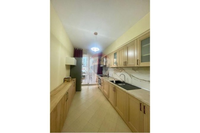Tirane, jepet me qera apartament 2+1+Aneks+Ballkon Kati 2, 110 m² 700 € (Kopshti Botanik)