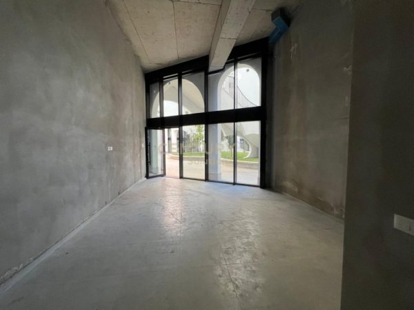 Tirane, jepet me qera ambjent biznesi Kati 0, 44 m² 400 € (LEONARD FRROKU)
