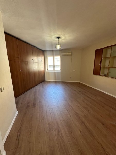 Tirane, shitet apartament 2+1 Kati 2, 87 m² (Kombinat ,rruga Llambi Bonata)
