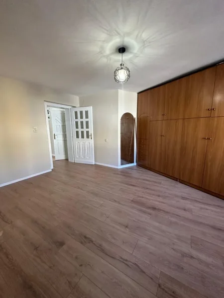 Tirane, shitet apartament 2+1 Kati 2, 87 m² (Kombinat ,rruga Llambi Bonata)