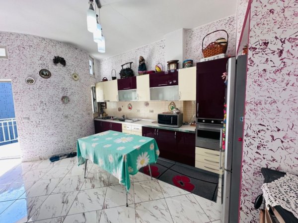 Tirane, jepet me qera apartament 1+1 Kati 4, 70 m² 43.000 leke