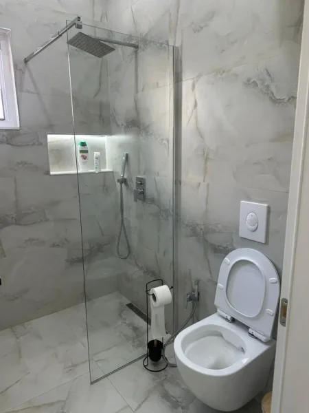 Tirane, jepet me qera apartament 1+1+Ballkon Kati 3, 70 m² 500 € (VASIL SHANTO)