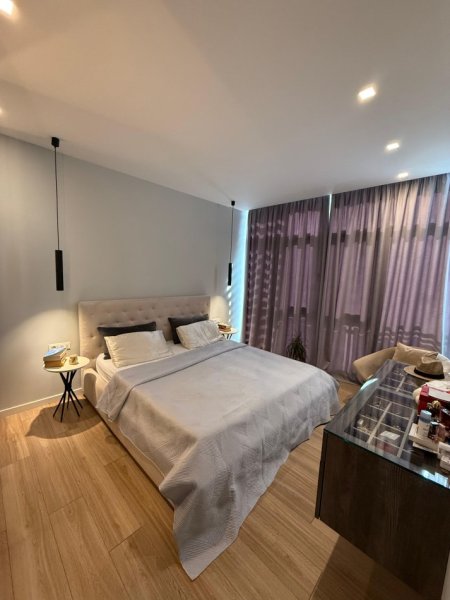 Tirane, jepet me qera apartament 2+1+Ballkon Kati 7, 112 m² 1.200 € (Komuna e Parisit, Kompleksi Kika 2)