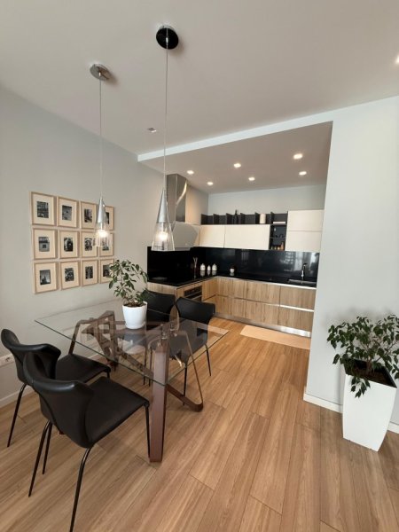 Tirane, jepet me qera apartament 2+1+Ballkon Kati 7, 112 m² 1.200 € (Komuna e Parisit, Kompleksi Kika 2)