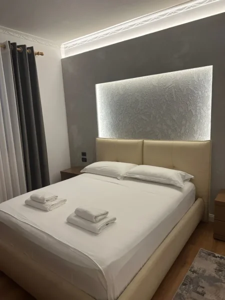 Tirane, jepet me qera apartament 1+1 Kati 4, 70 m² 600 € (VASIL SHANTO)