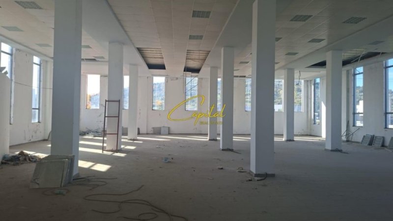 Tirane, jepet me qera magazine Kati 2, 800 m² 2.000 € (AUTOSTRADA TR-DR)