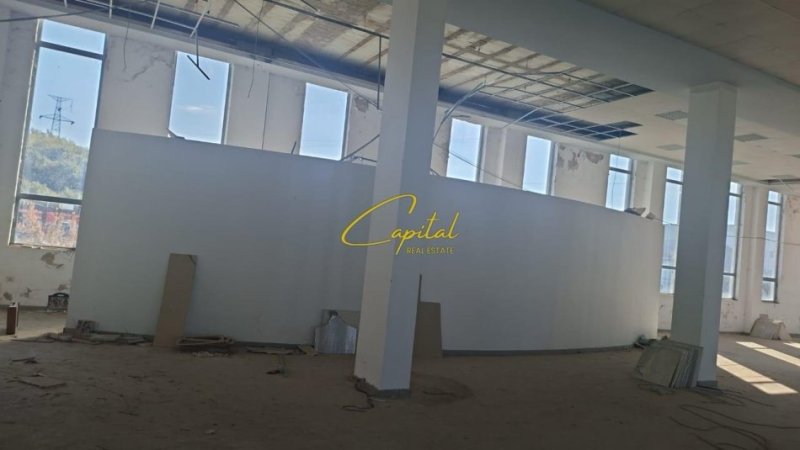 Tirane, jepet me qera magazine Kati 2, 800 m² 2.000 € (AUTOSTRADA TR-DR)