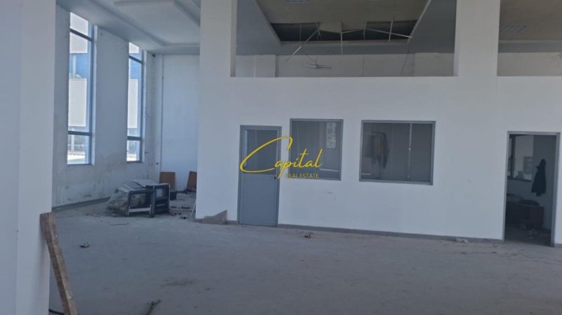 Tirane, jepet me qera magazine Kati 2, 800 m² 2.000 € (AUTOSTRADA TR-DR)