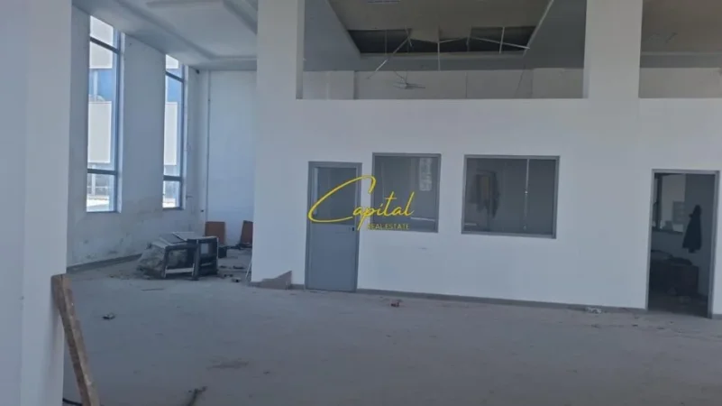 Tirane, jepet me qera magazine Kati 2, 800 m² 2.000 € (AUTOSTRADA TR-DR)