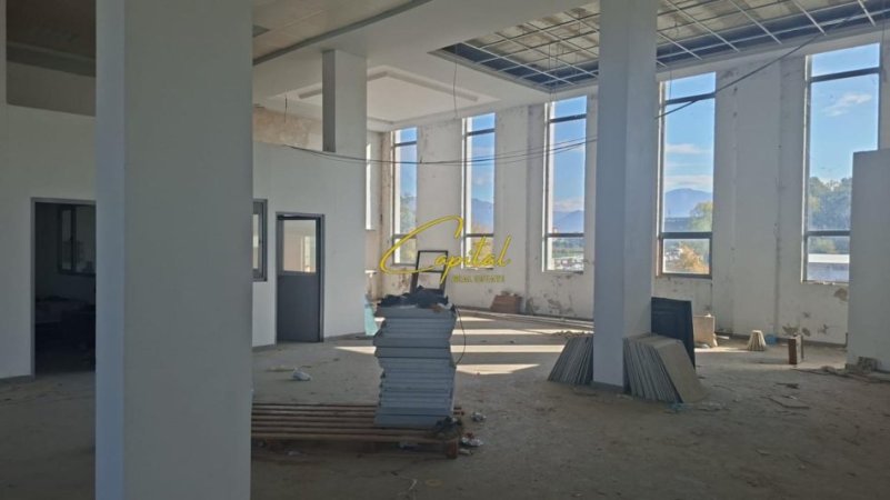 Tirane, jepet me qera magazine Kati 2, 800 m² 2.000 € (AUTOSTRADA TR-DR)