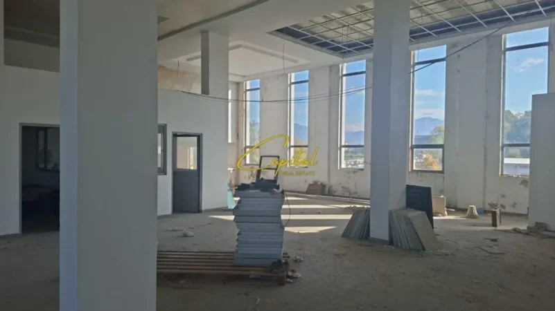 Tirane, jepet me qera magazine Kati 2, 800 m² 2.000 € (AUTOSTRADA TR-DR)