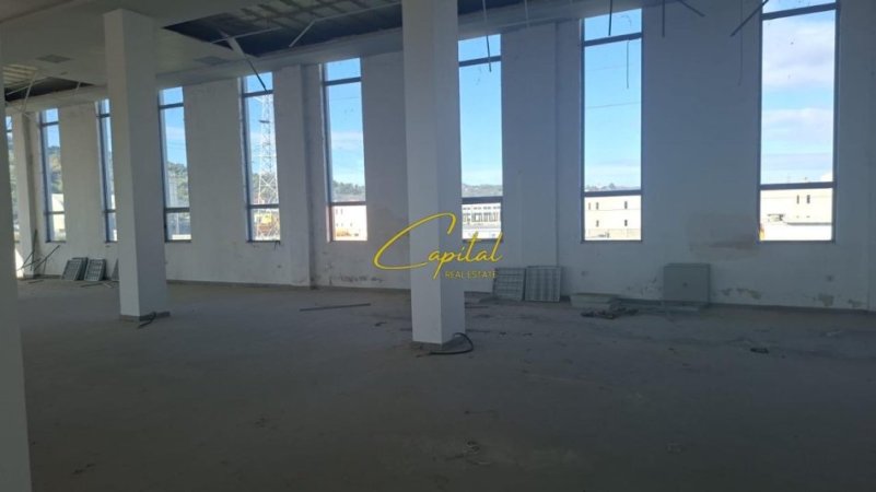 Tirane, jepet me qera magazine Kati 2, 800 m² 2.000 € (AUTOSTRADA TR-DR)
