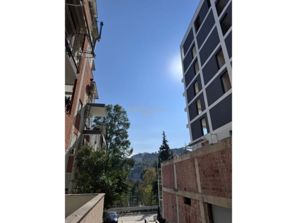 Tirane, jepet me qera magazine Kati 0, 70 m² 500 € (Kopeshti Botanik)