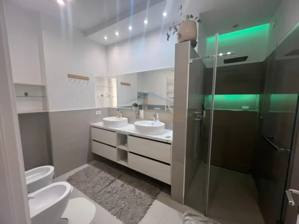 Tirane, jepet me qera apartament 1+1 Kati 11, 85 m² 1.000 € (Kompleksi Dinamo)