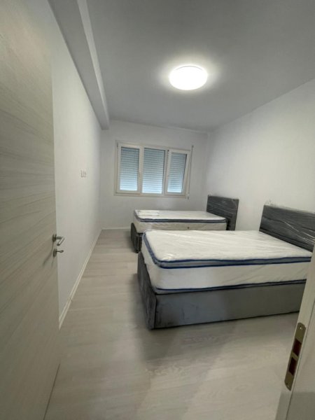 Tirane, jepet me qera apartament 2+1+Ballkon Kati 3, 96 m² 700 € (River Residence)