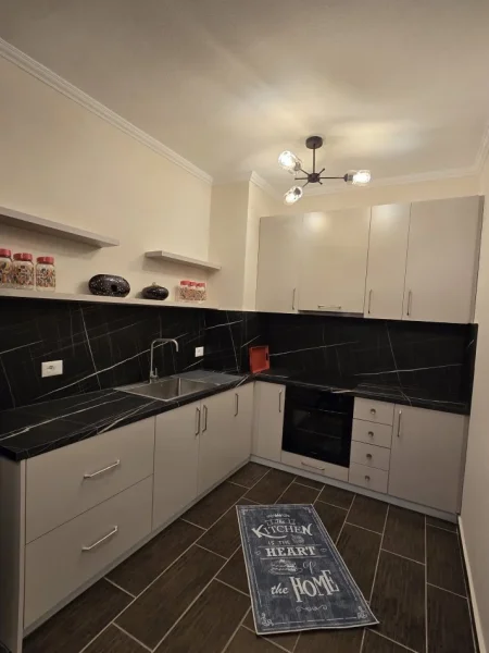 Tirane, jepet me qera apartament 2+1+Ballkon Kati 4, 120 m² 500 € (Rr.Thoma Koxhaj, siper Big Market Armeni)