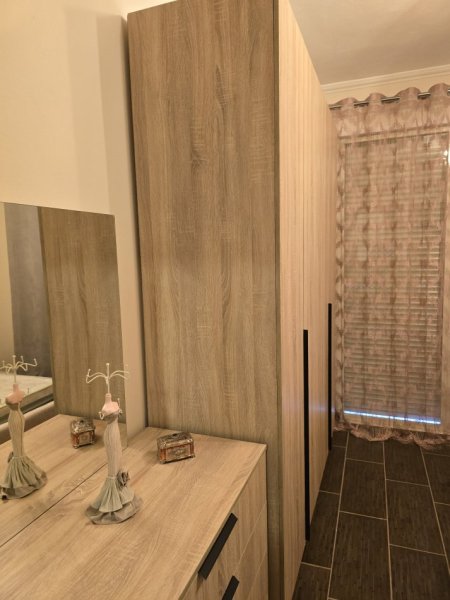 Tirane, jepet me qera apartament 2+1+Ballkon Kati 4, 120 m² 500 € (Rr.Thoma Koxhaj, siper Big Market Armeni)