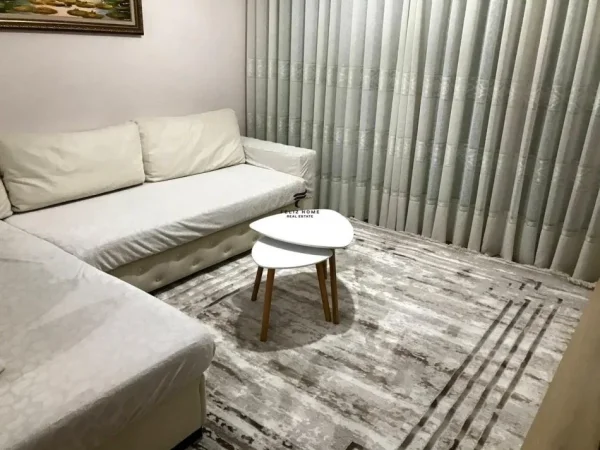 Tirane, jepet me qera apartament 1+1 Kati 2, 67 m² 500 € (YZBERISHT)