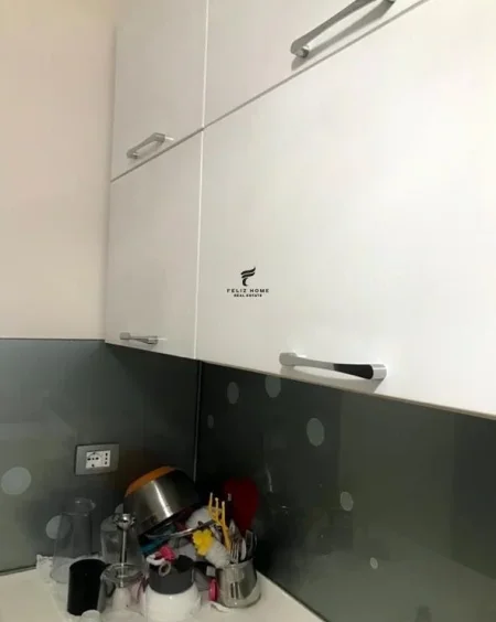 Tirane, jepet me qera apartament 1+1 Kati 2, 67 m² 500 € (YZBERISHT)