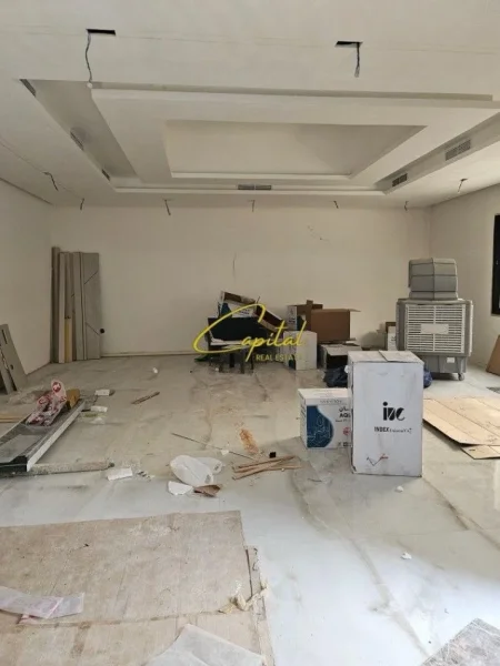 Tirane, jepet me qera dyqan Kati 1, 75 m² 1.200 € (MYSLYM SHYRI)