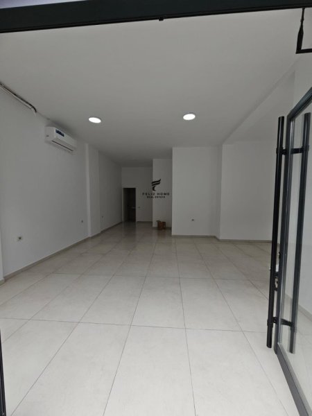 Tirane, jepet me qera dyqan Kati 0, 65 m² 550 € (DON BOSKO)