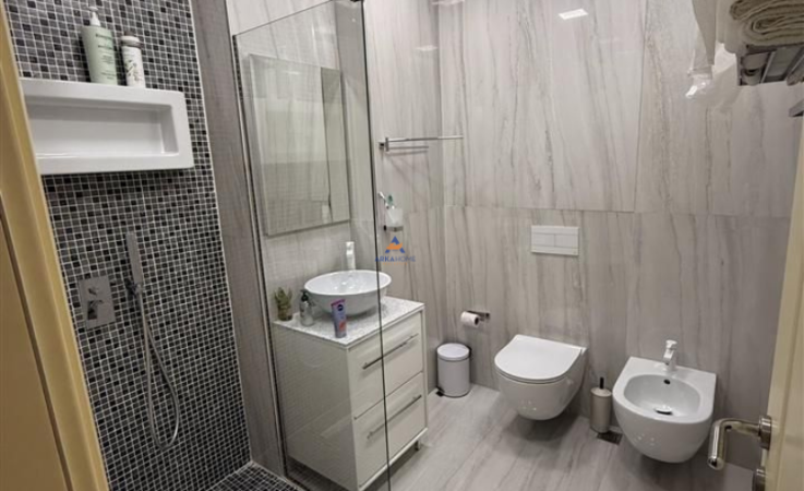 Tirane, shitet apartament 2+1+Ballkon Kati 7, 110 m² 400.000 € (PRANE SPAK, KOMPLEKSI USLUGA)