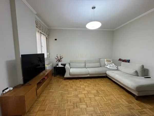 Tirane, jepet me qera apartament 1+1 Kati 7, 105 m² 1.000 € (sheshi wilson)