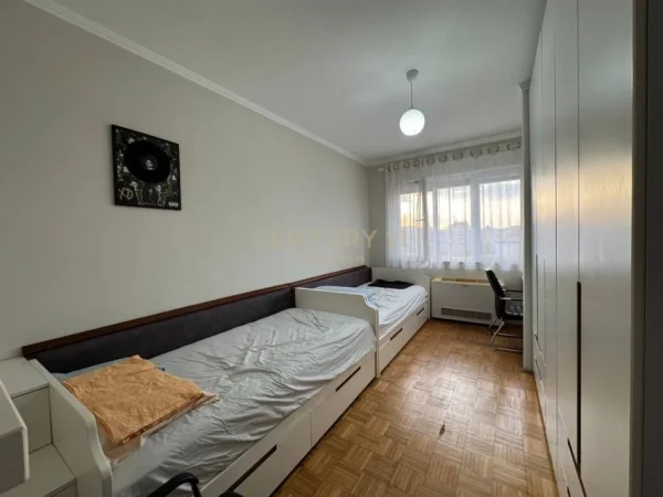Tirane, jepet me qera apartament 1+1 Kati 7, 105 m² 1.000 € (sheshi wilson)