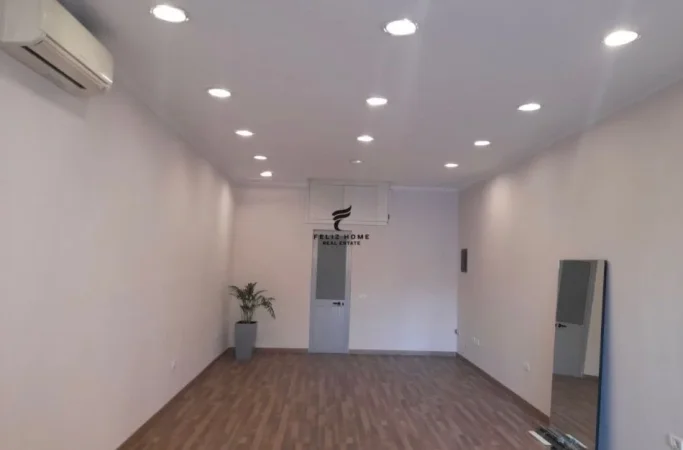 Tirane, jepet me qera Kati 0, 45 m² 850 € (RRUGA E DURRESIT)