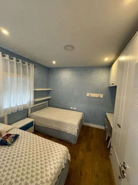 Tirane, jepet me qera apartament 3+1+Ballkon Kati 7, 198 m² 920 € 
