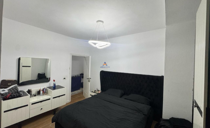 Tirane, shitet apartament 2+1+Ballkon Kati 10, 90 m² 150.000 € (NDODHET PRANE EUROPIANIT,PORCELAN)