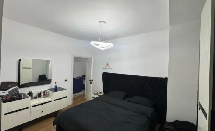 Tirane, shitet apartament 2+1+Ballkon Kati 10, 90 m² 150.000 € (NDODHET PRANE EUROPIANIT,PORCELAN)