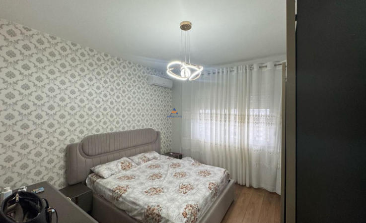Tirane, shitet apartament 2+1+Ballkon Kati 10, 90 m² 150.000 € (NDODHET PRANE EUROPIANIT,PORCELAN)