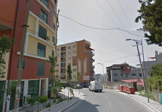 Tirane, jepet me qera shtepi Kati 1, 70 m² 400 € (Fresk)