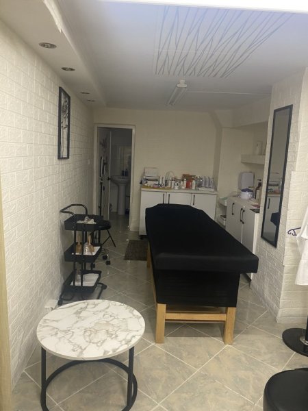 Tirane, jepet me qera ambjent biznesi Kati 0, 25 m² 200 € (Blloku i Vasil Shantos, prane KESH)