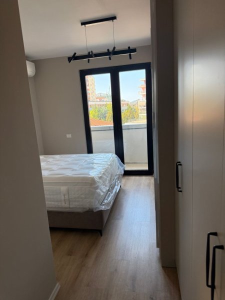Tirane, jepet me qera apartament 2+1 Kati 3, 750 € 