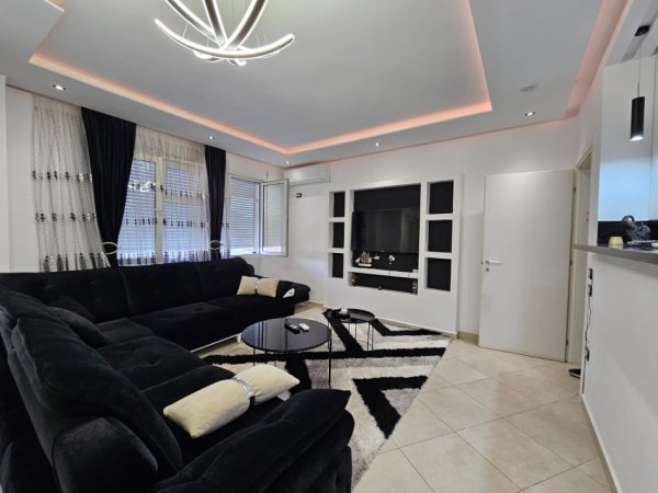 Tirane, jepet me qera apartament 2+1+Ballkon Kati 2, 110 m² 800 € (liqeni thate)