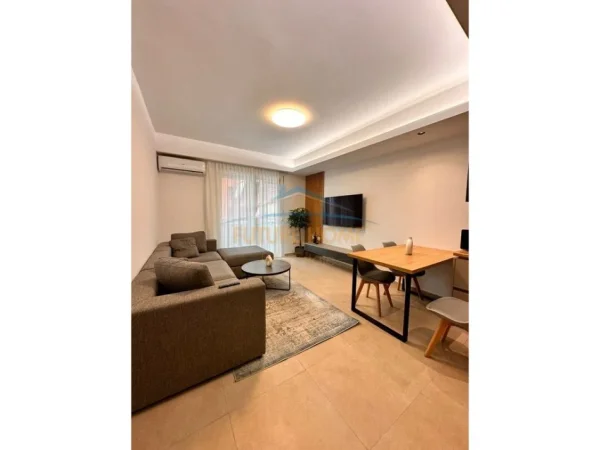 Tirane, jepet me qera apartament 1+1 Kati 6, 65 m² 950 € 