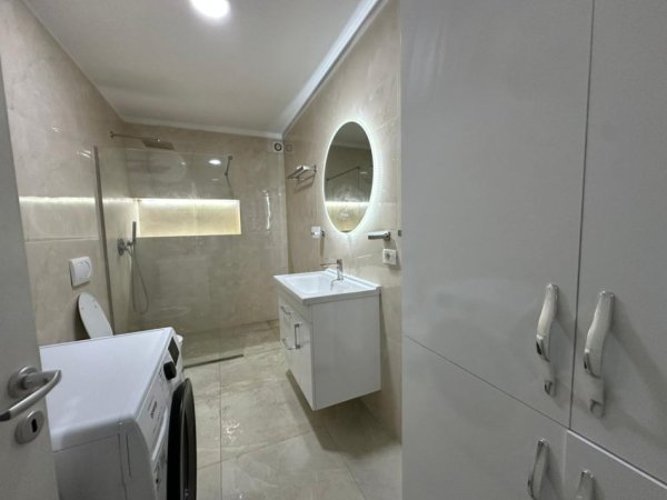 Tirane, jepet me qera apartament 1+1 Kati 1, 75 m² 800 € (Kika 1 tek Komuna e Parisit.)