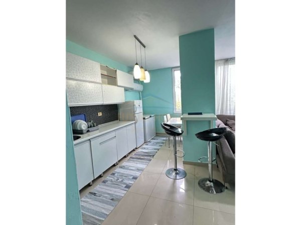 Tirane, jepet me qera apartament 2+1 Kati 3, 75 m² 600 € 