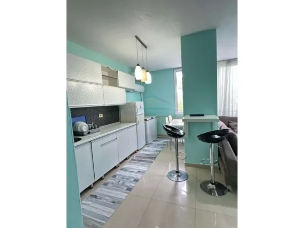 Tirane, jepet me qera apartament 2+1 Kati 3, 75 m² 600 € 