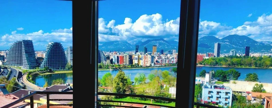 Tirane, jepet me qera apartament 1+1+Ballkon , 70 m² 600 € (Liqeni Artificial)