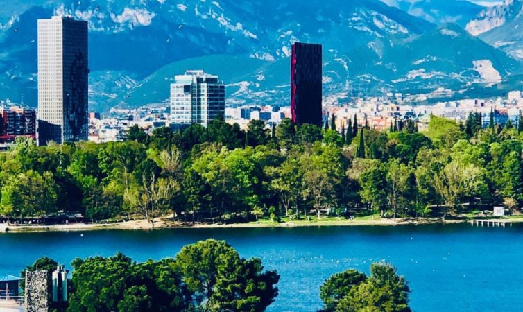 Tirane, jepet me qera apartament 1+1+Ballkon , 70 m² 600 € (Liqeni Artificial)