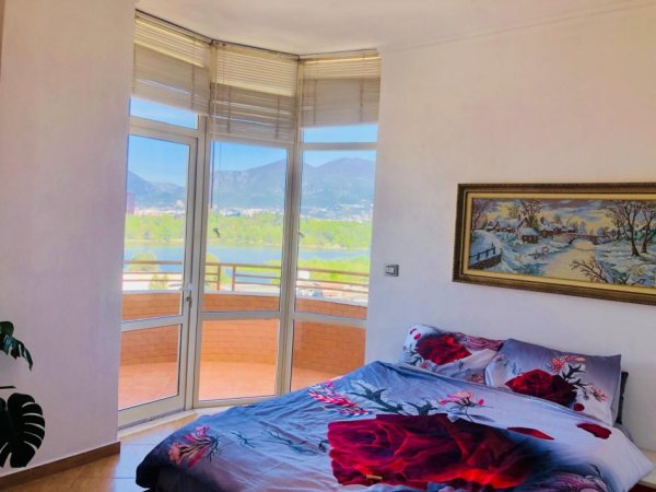 Tirane, jepet me qera apartament 1+1+Ballkon , 70 m² 600 € (Liqeni Artificial)