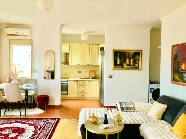 Tirane, jepet me qera apartament 1+1+Ballkon , 70 m² 600 € (Liqeni Artificial)